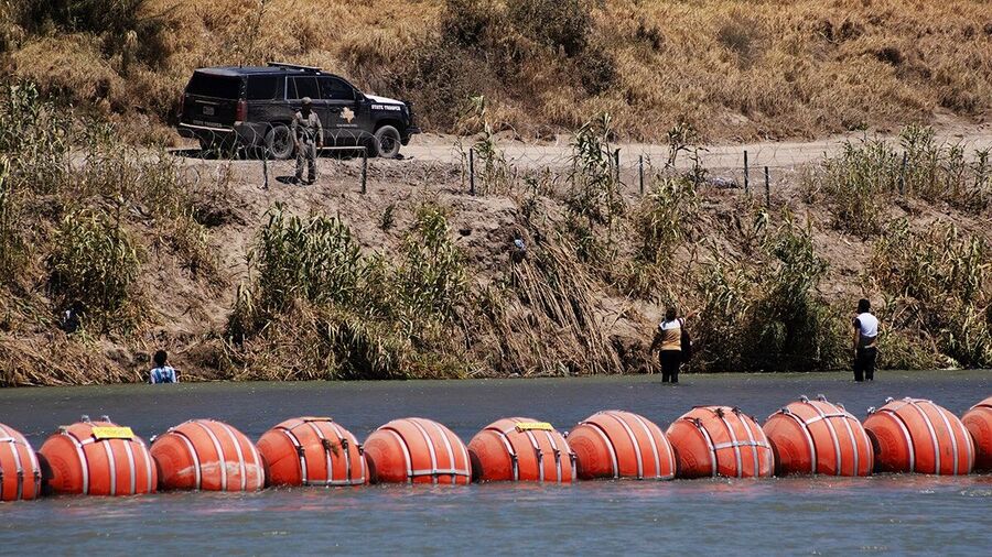 Click to enlarge rio grande river bouys illegal migrants