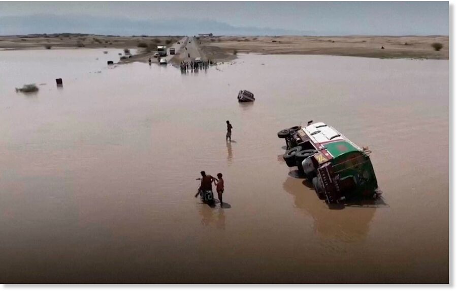 Yemen official says 30 people have been killed and hundreds displaced in flooding