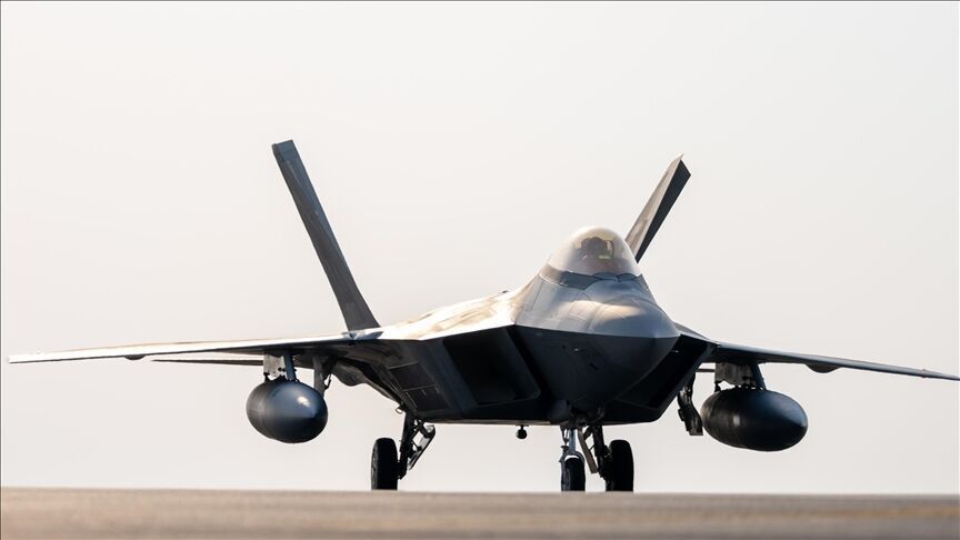 f-22 jet fighter