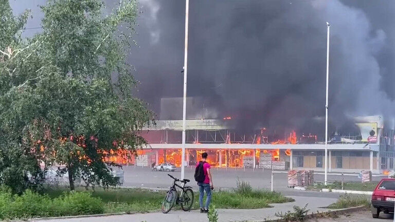 Galaktika shopping center caught fire