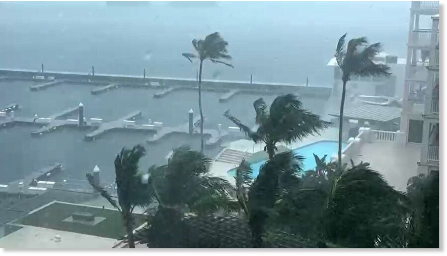 Hurricane Ernesto batters Bermuda