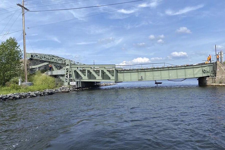 Click to enlarge rainy river bridge collapse canada us border