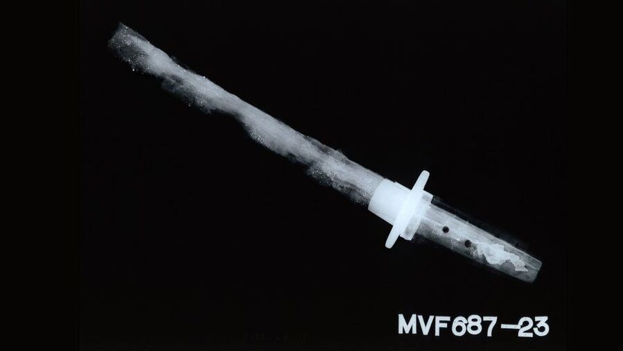 Click to enlarge japanese sword discovered berlin xray