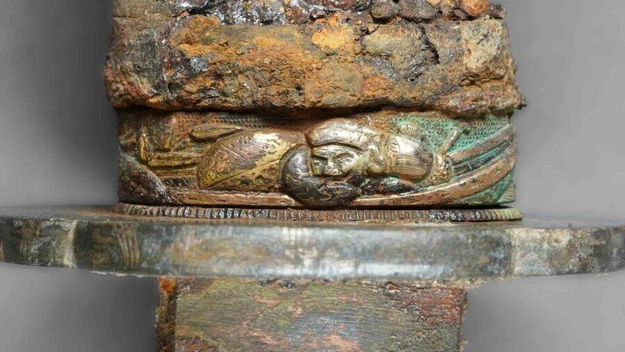 Click to enlarge japanese sword hilt god good luck berlin