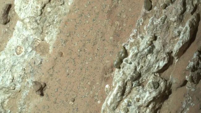 Click to enlarge leopard spot rock mars