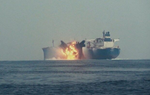 Click to enlarge houthis attack tanker
