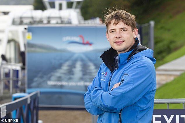 Click to enlarge Shaun Sloggie loch ness sonar image