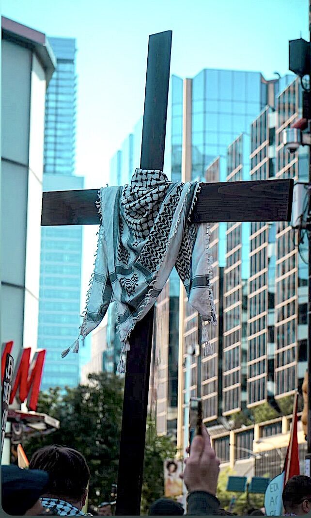 palestinians scarf cross protest