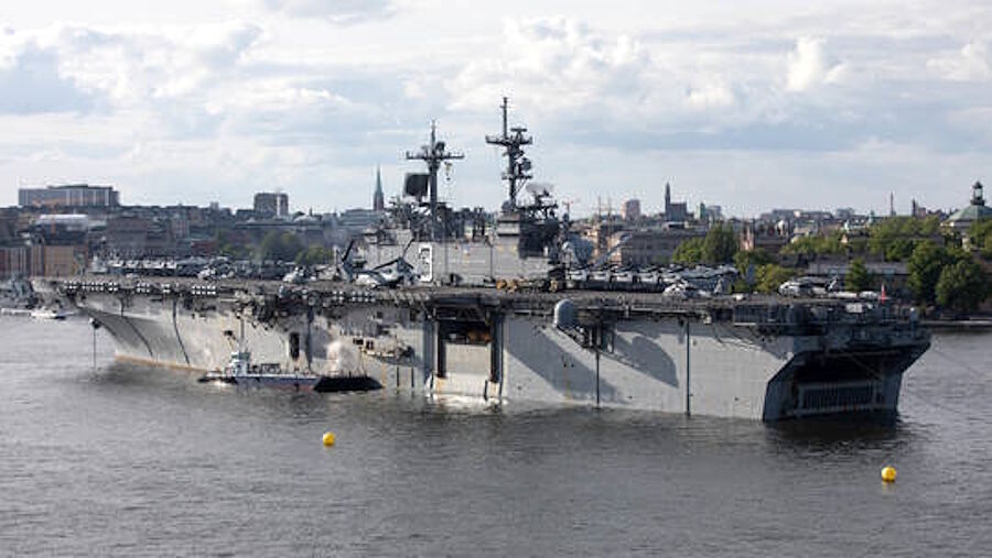 Click to enlarge Wasp-class amphibious assault ship USS Kearsarge sweden