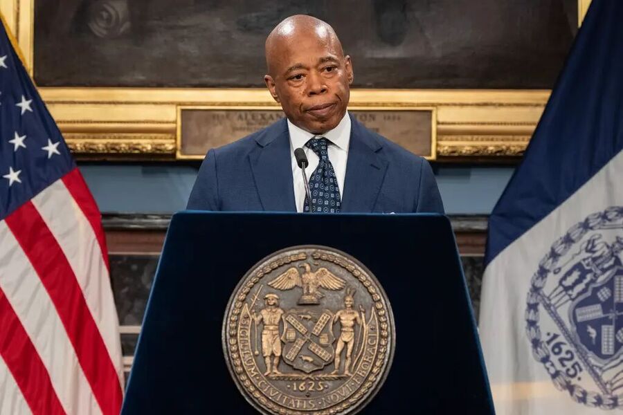 Click to enlarge adams mayor new york city illegal migrants debit cards