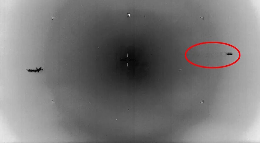 Click to enlarge ufo miss commercial plane new york