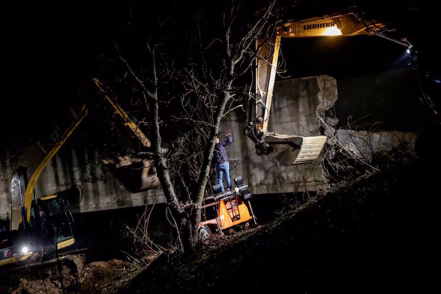 Click to enlarge explosion canal kosovo power outage