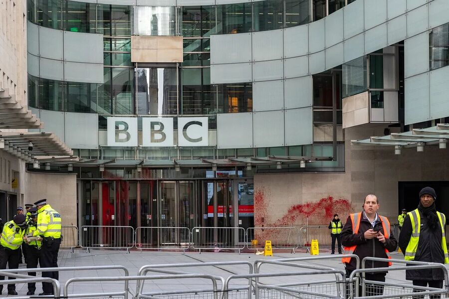 Click to enlarge bbc protest gaza red paint