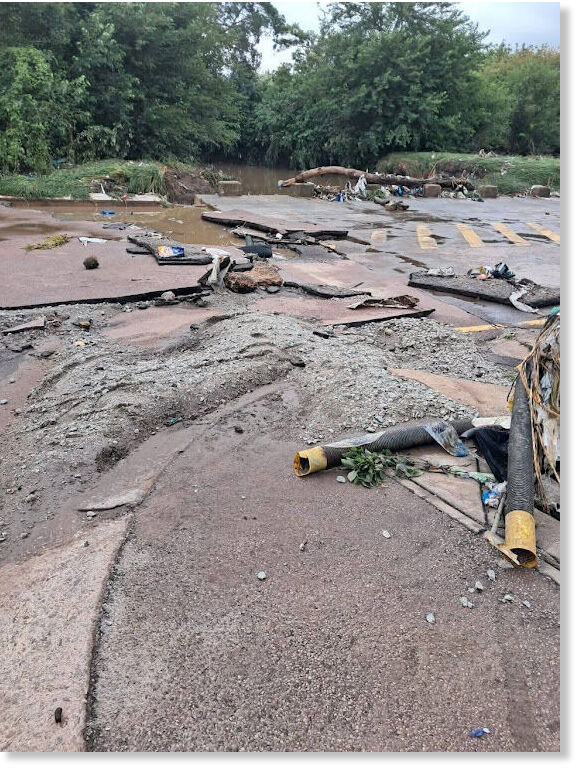 Click to enlarge : Floods wreaked havoc in Centurion, south of Tshwane.