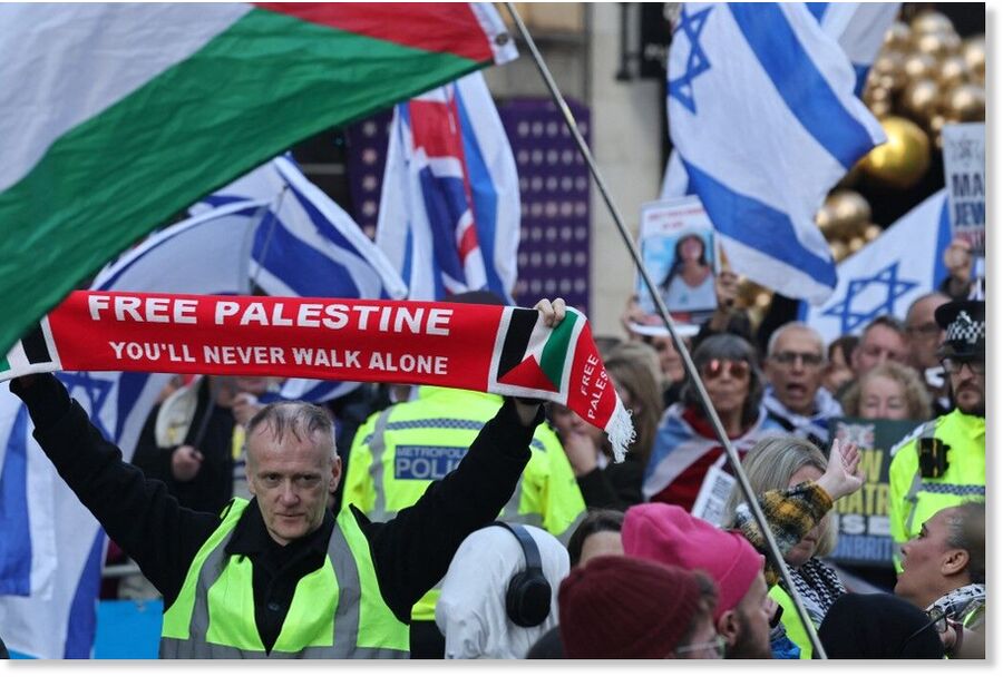 Click to enlarge Pro-Palestinian protesters