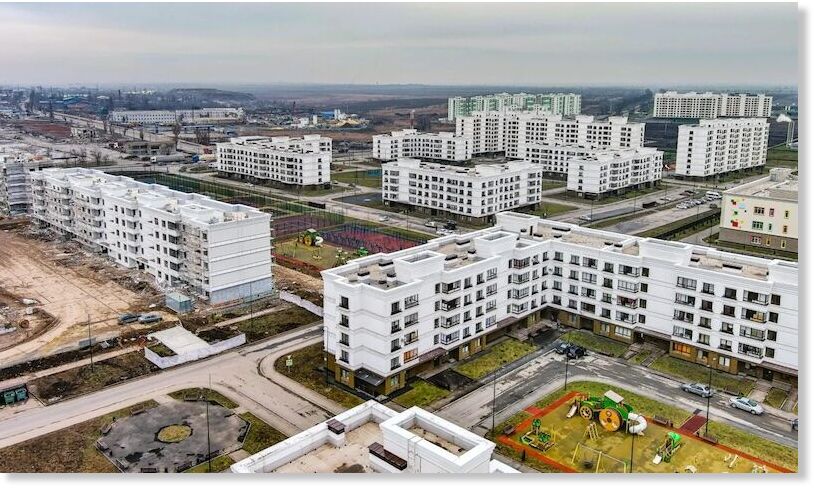 Click to enlarge building boom in Mariupol
