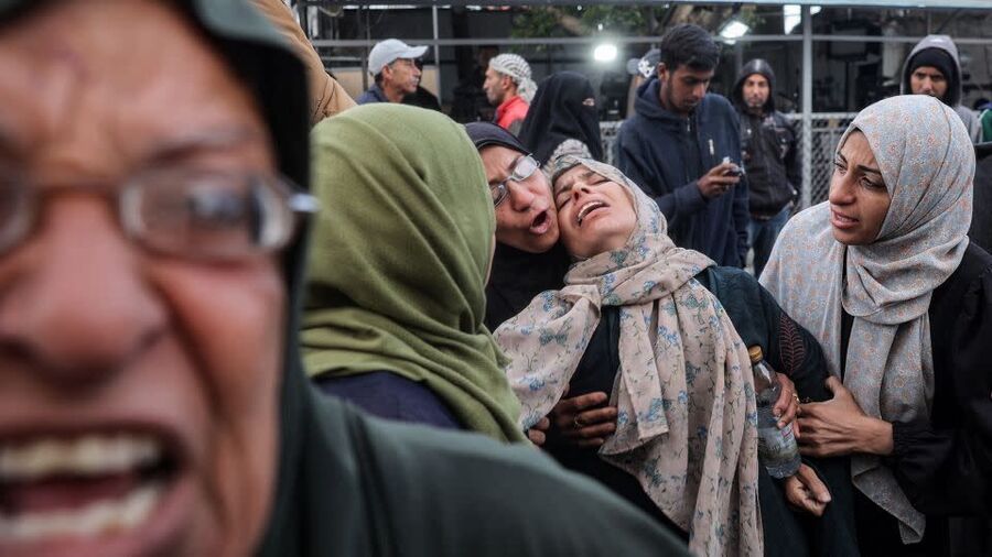 Click to enlarge women gaza mouners