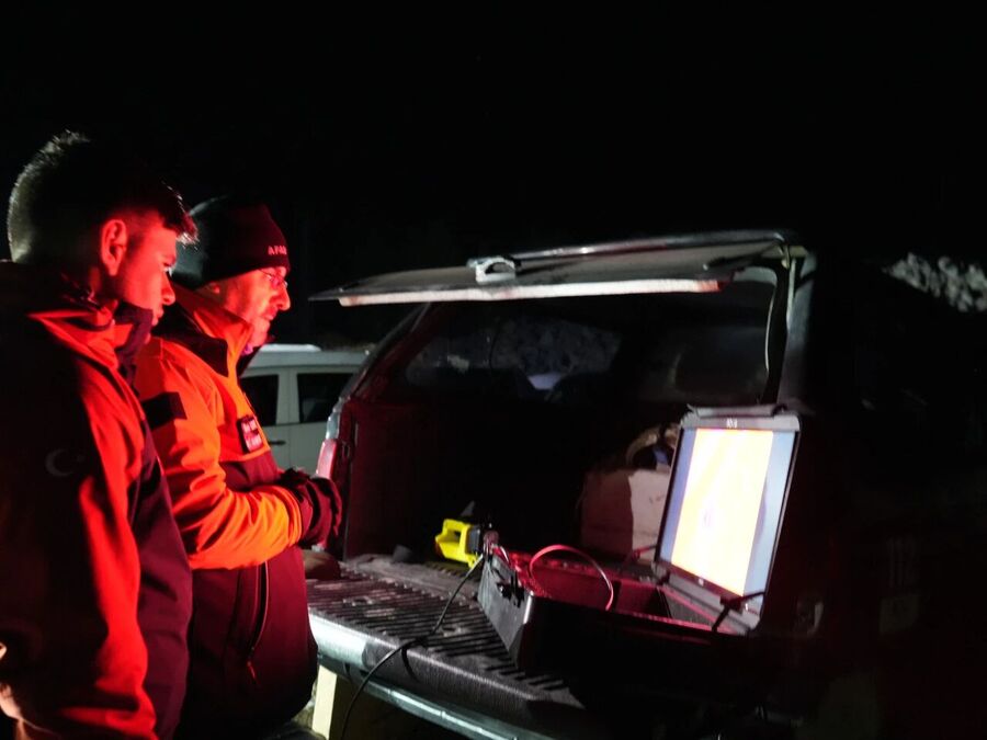 An unidentified flying object that entered the radar in Kastamonu and disappeared after a while mobilized the gendarmerie and AFAD teams.