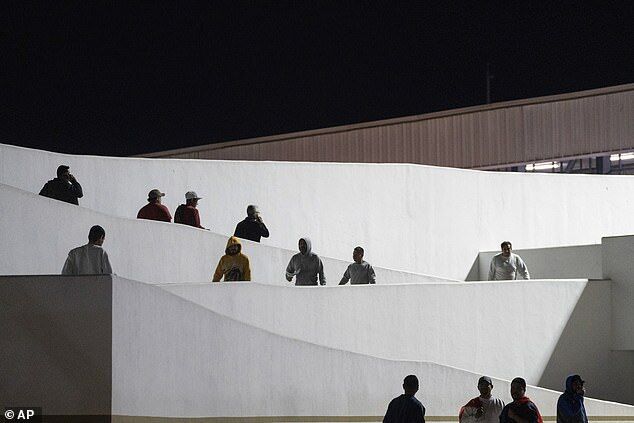 Click to enlarge migrants return to mexico