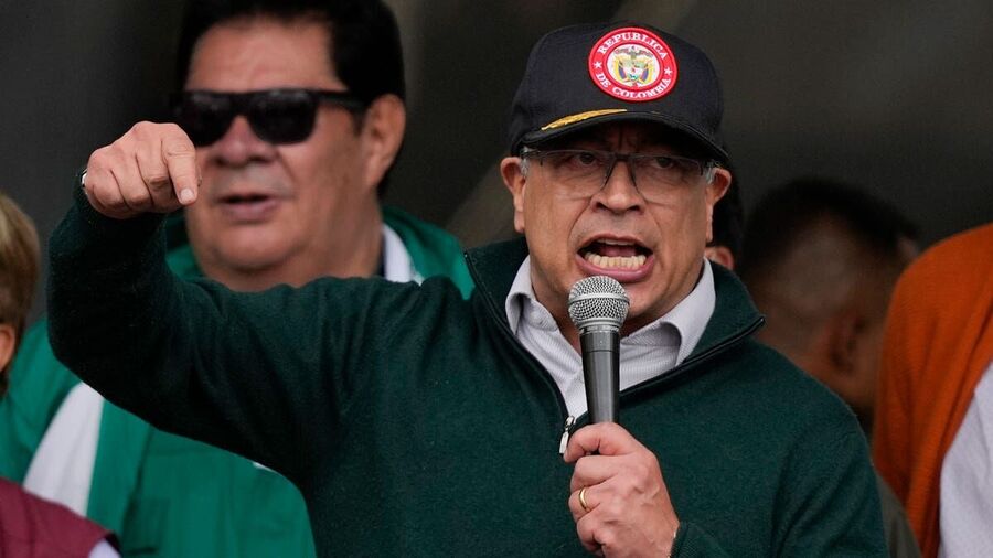 Click to enlarge Colombian President Gustavo Petro repatriate illegal migrants