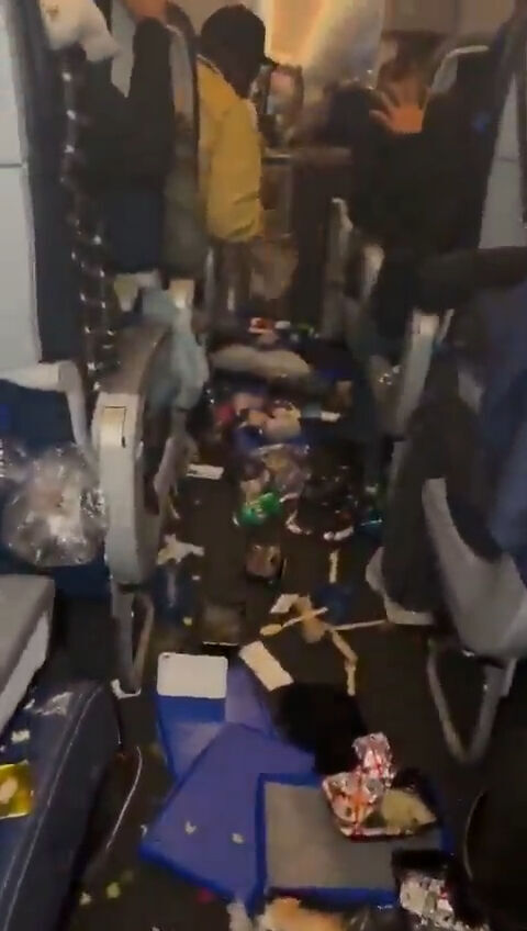 airline chaos, plane rapidly descends