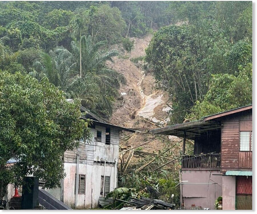 The condition of houses affected by the landslide in Kampung Lereng Bukit, Miri