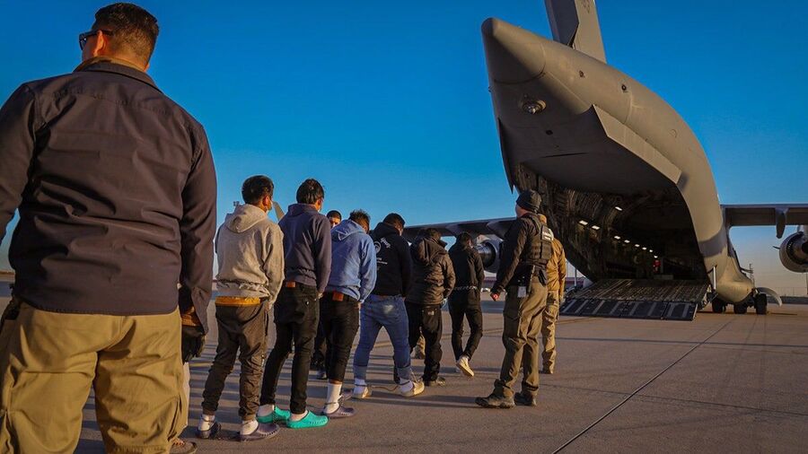 illegal migrant plane guatamala