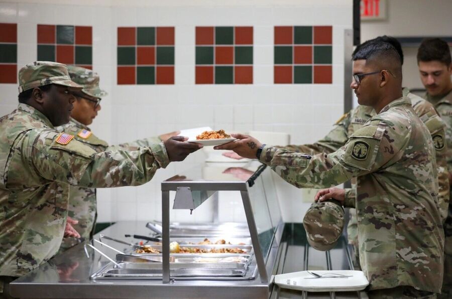 soldiers food mess hall