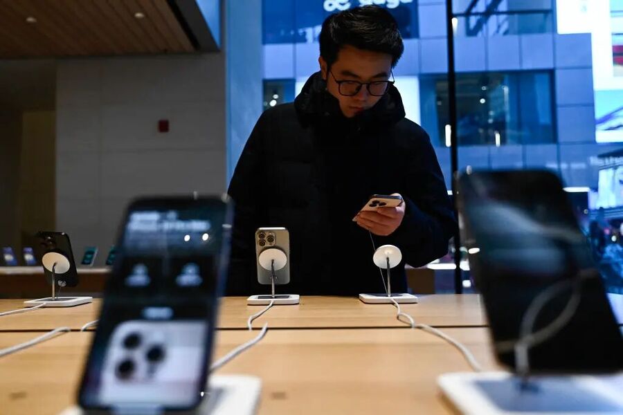 Click to enlarge apple incription britain back door demand