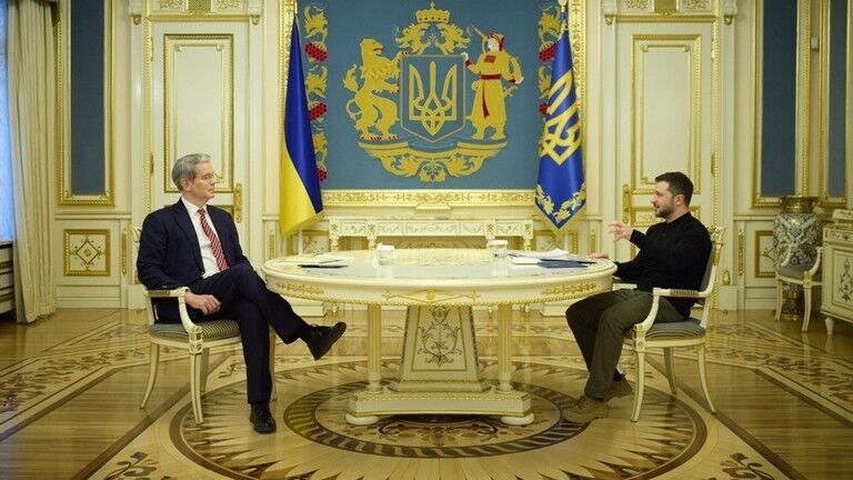 Click to enlarge US Treasury Secretary Scott Bessent and Ukrainian leader Vladimir Zelensky.
