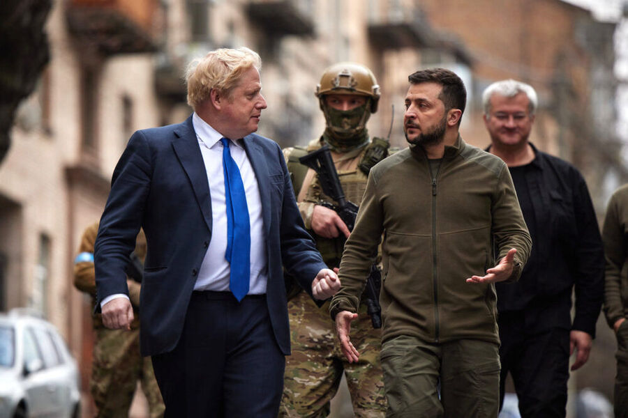 Click to enlarge Boris Johnson and Volodymyr Zelensky