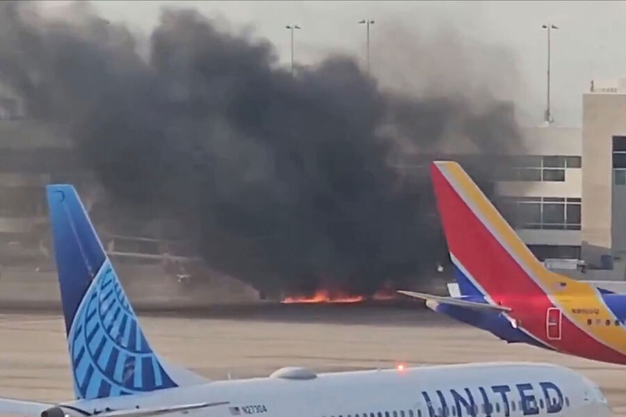 Click to enlarge denver airport american airlines plane fire