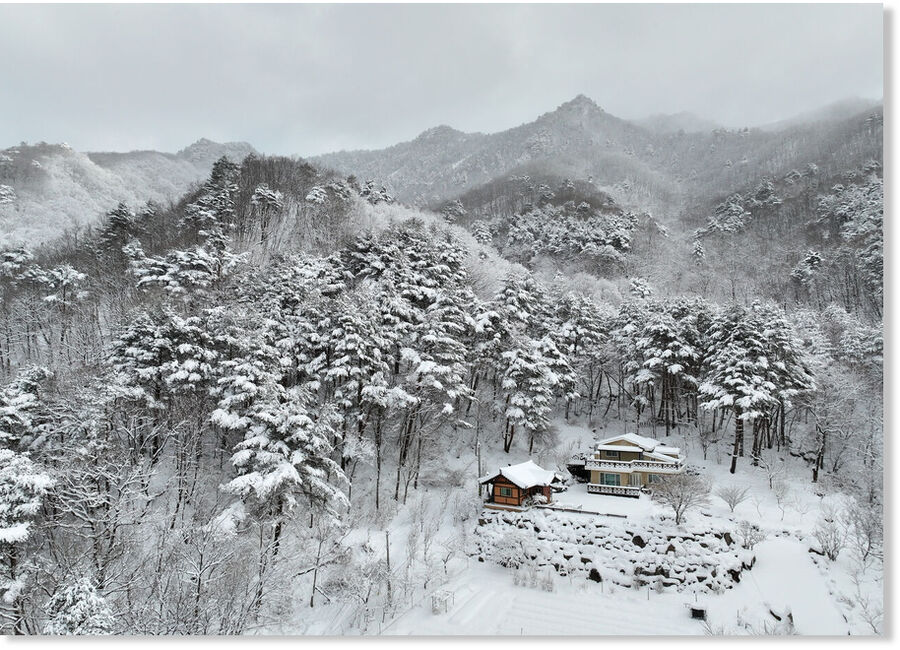 Click to enlarge Heavy snowfall hit Guryongryeong in