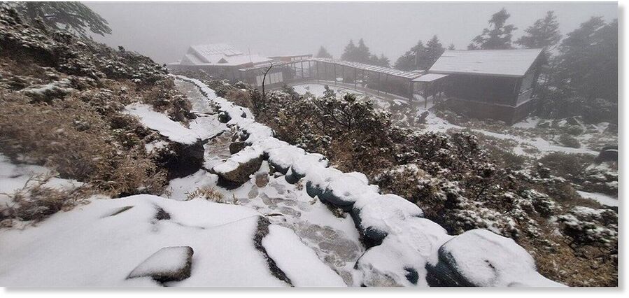 Click to enlarge Snow covers Taitung's Chiaming Lake on Tuesday.