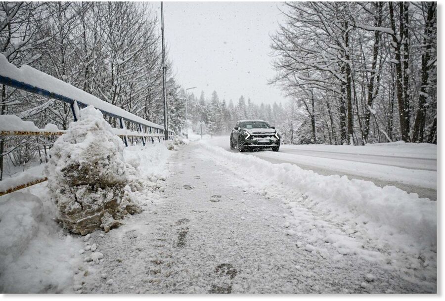 In Zakopane and the surrounding area, 20 cm of snow has fallen and it is still falling.