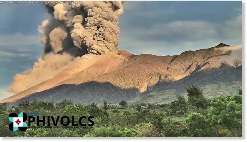 Monster plume of ash soars to 2.4 miles from Mount Kanlaon in the Philippines