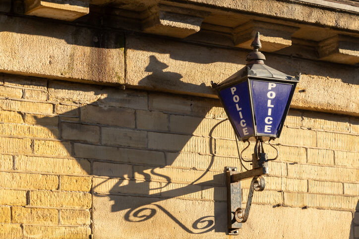 britain police sign old style