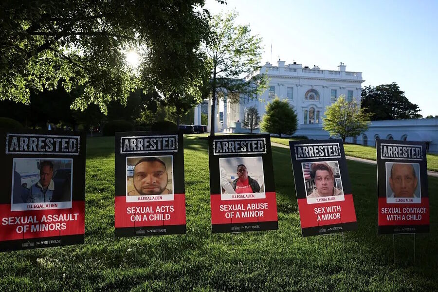 Click to enlarge mugshots illegal aliens white house lawn