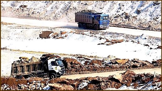 US and Ukraine sign minerals deal