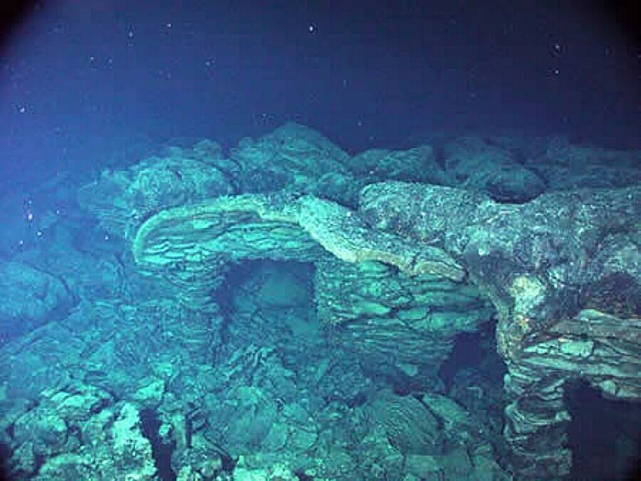 Click to enlarge axial seamount underwater lava flow volcano