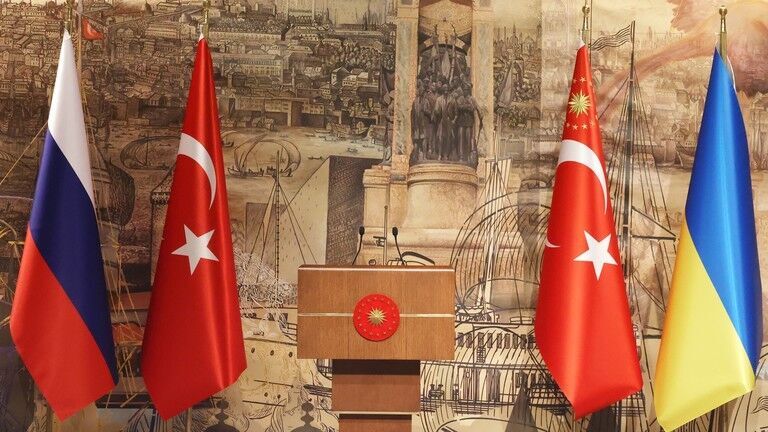 Dolmabahce Palace Russian, Turkish Ukrainian flags
