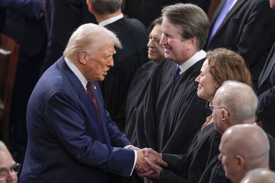 trump greet supreme court judges