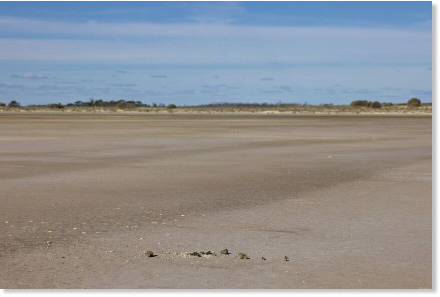 The meteorite was located on a salt lake south of the Breakaways.