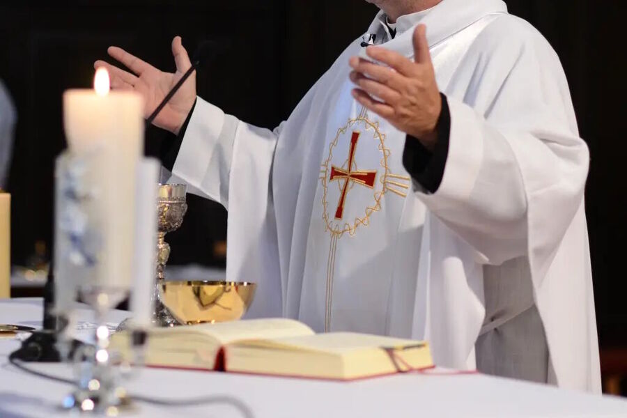Click to enlarge priest celebrate mass fbi target traditional catholics