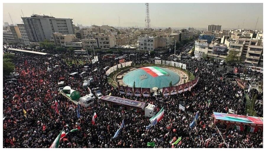 Click to enlarge Huge Crowds