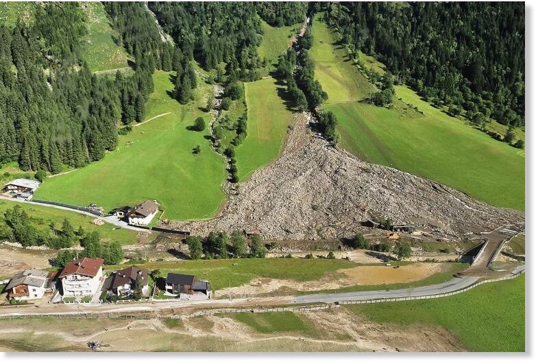 Click to enlarge Heavy rain and hail caused destructive mudslides in Tyrol’s Gschnitz and Neustift valleys on Monday with at least 150 residents cut off.