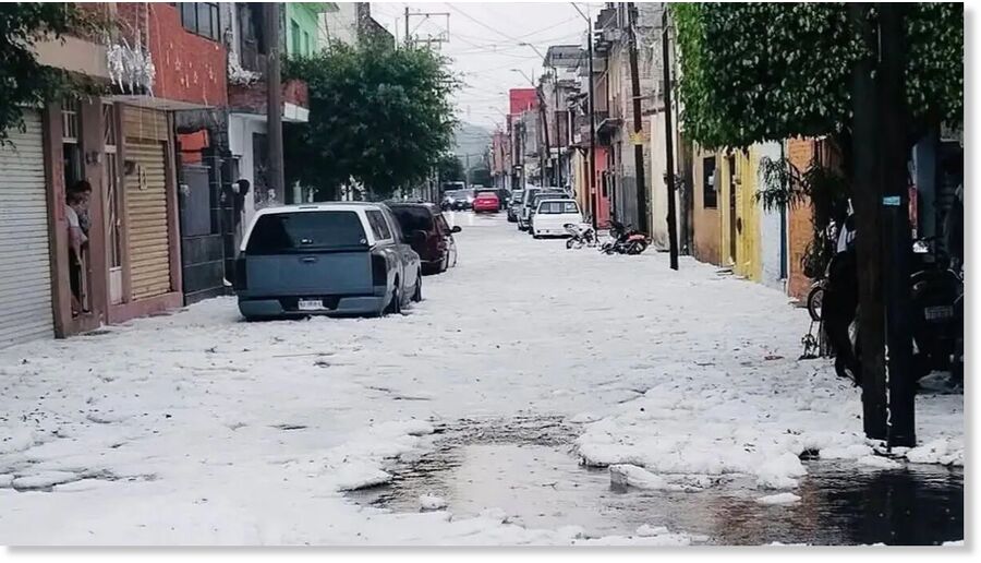Click to enlarge The streets of León, Guanajuato after intense hailstorm on July 6, 2025.