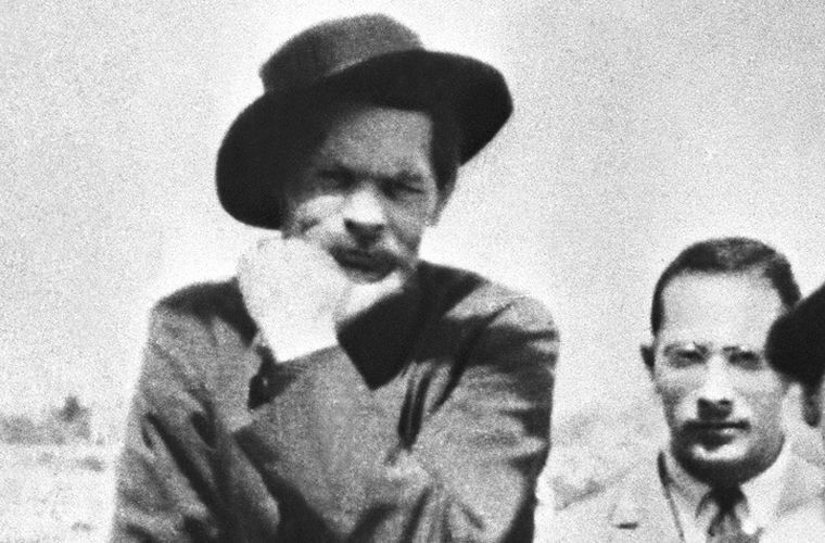 Click to enlarge Maxim Gorky and Zinovy Peshkov (from left to right)
