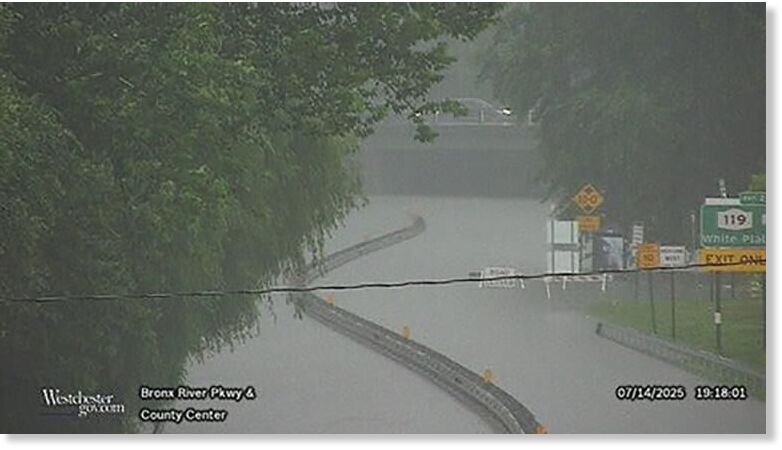 Click to enlarge The Bronx River Parkway flooded to the point where people couldn’t even see the road.