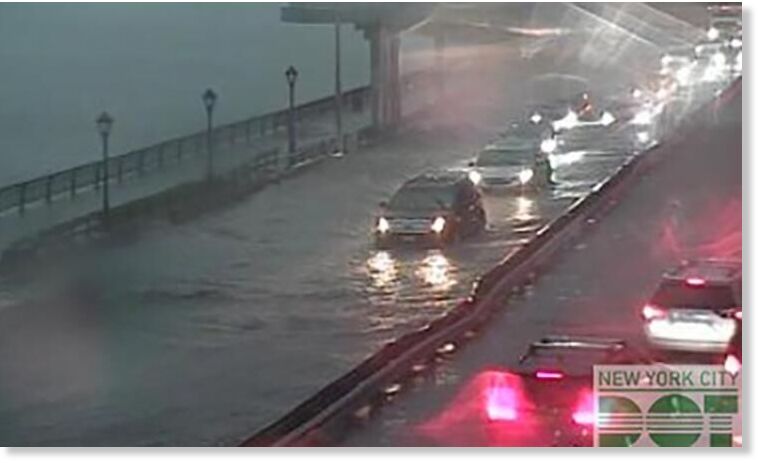 Click to enlarge FDR Drive along the East River flooded, forcing drivers to slowly inch down the road.